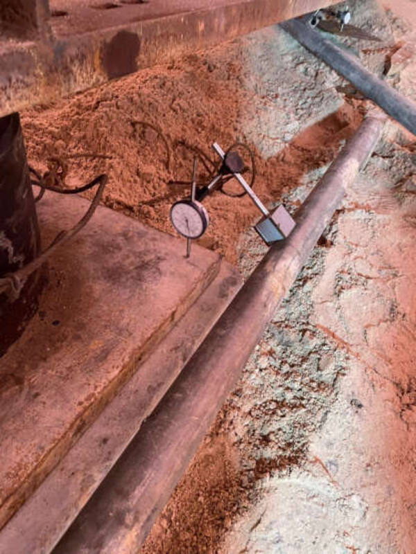 Extensômetro instalado junto à estaca